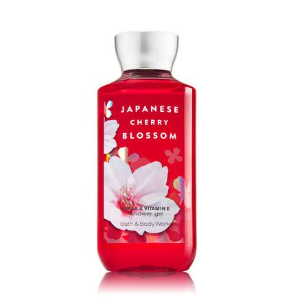 รูปภาพที่1 ของสินค้า : **พร้อมส่ง**Bath & Body Works Japanese Cherry Blossom Shea & Vitamin E Shower Gel 295ml. เจลอาบน้ำกลิ่นหอมติดกายนานตลอดวัน กลิ่นดอกซากุระญี่ปุ่นหอมเตะจมูกตั้งแต่ครั้งแรกที่ได้กลิ่น ผสมกับกลิ่นวนิลานุ่มๆ เป็นกลิ่นที่ค่อนข้างชัดเจนและติดทนนานเป็นพิเ