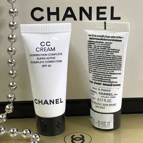 ขาย**พร้อมส่ง**Chanel CC Cream Super Active Complete Correction SPF 50  PA+++ ขนาดทดลอง 5 ml. ซีซีครีมเนื้อบางเบาสูตรทรงประสิทธิภาพ จาก Chanel  ที่ผสานคุณค่าแห่งการบำรุงและปกป้องผิวจากแสงแดดไว้ในหนึ่งเดียว