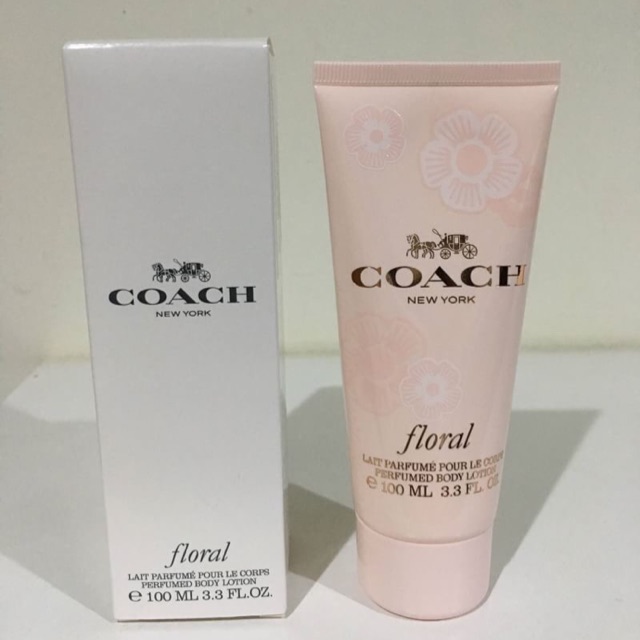 Coach New York Floral Perfumed Body Lotion 100 ml. โลชั่นบำรุงผิวกลิ่นน้ำหอม กลิ่นหอมติดผิวกาย ด้วยกลิ่นใหม่จาก Coach สะท้อนภาพของหญิงสาวยุคใหม่ ผู้ที่เปี่ยมไปด้วยจิตวิญญาณอันสดใส และเต็มไปด้วยทัศนคติการมองโลกในแง่ดี โดยได้รับแรงบันดาลใจจากดีไซน