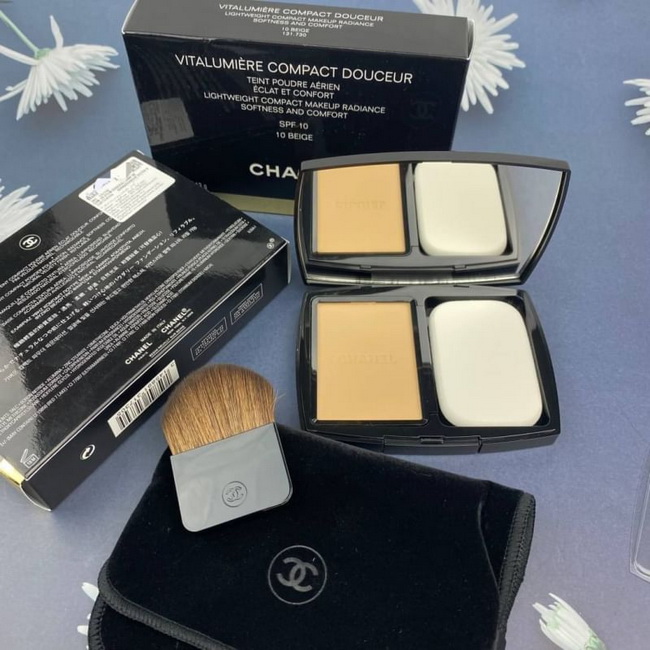 CHANEL VITALUMIERE COMPACT DOUCEUR LIGHTWEIGHT COMPACT MAKEUP SPF 10