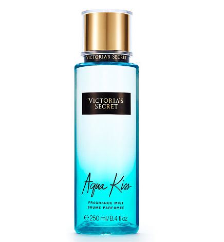 รูปภาพที่1 ของสินค้า : **พร้อมส่ง**Victoria's Secret Aqua Kiss Fragrance Mist 250 ml. สเปร์ยน้ำหอมที่ให้กลิ่นติดทนนาน 7-12 ชั่วโมง ตามอุณหภูมิร่างกาย และสภาพอากาศ กลิ่นหอมเย็นของดอกฟรีเซีย ผสมกับกลิ่นหอมสดชื่นของดอกเดซี่ เป็นกลิ่นหอมใหม่ ที่น่าลองมากๆคะ