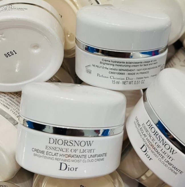 ٻҾ2 ͧԹ : Dior Diorsnow Essence Of Light Brightening Refining Moist Cloud Creme Ҵͧ 15 ml. ѹѺ 1 ¤׹ǡШҧ ЪѺ٢ Ф׹ ѺءҾ ͼǡШҧʺҧ˹ѡ Һ ͺ