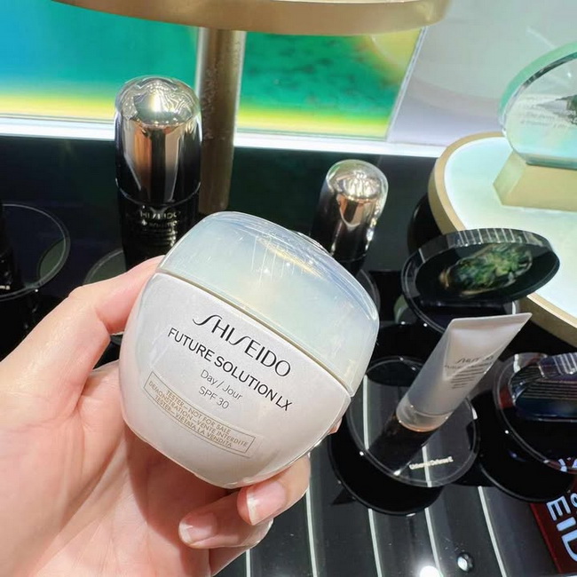 ٻҾ2 ͧԹ : Shiseido Future Solution LX Total Protective Cream S SPF 30 Ҵ 50 ml. اѺҧѹٵ ûͧǨҡٵ SPF 20  SPF 30 ¿鹺اŴ͹¼ǡЪѺ º¹׹Шҧ ͹ͤ 