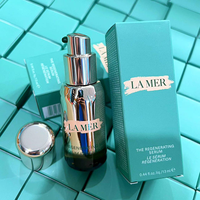 �ٻ�Ҿ���2 �ͧ�Թ��� : LA MER The Regenerating Serum ��Ҵ���ͧ 13ml. (��ǡ�����) �������Ƿ�ͻ�дѺ�ѡ���ٵ�����ҡ La Mer ����鹪�������ͧ��鹿ټ�� ���Ŵ�������Ẻ�֡��ԧ����ҡ������ͧ�ù���� ��ǹ���ͨش������鹷������ҡ����������ͺҧ�� ����� ����˹��� �����������