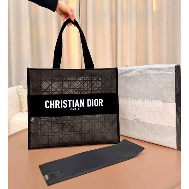 �ٻ�Ҿ���2 �ͧ�Թ��� : ������ Christian Dior Paris Beauty Black Lace Tote Bag �Թ��� GWP �ͧ�� 100% �����Ҵ����� ������� ���˹ѧ����բ�� ���º� ������ҡTote Bag ��˭� ���ͧ����� 41 x 38 x 15 ��. �о�����дǡ ���ǡ���ͧ��� �մ� �Ң��·Ͷ�� ����������͡�ѡɳ�ҡ Dio
