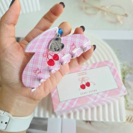 �ٻ�Ҿ���2 �ͧ�Թ��� : Bobbi Brown Cherry Hair Clip ��Ի˹պ������� ��䫹����ʡ�͵���� ���������ʵ������ �Ҿ����������� ���������١�س˹�Ẻ�ش ˹պ�� ���Թ�� ����ء�ؤ �Ҿ�������ͧ LOOKBOOK ������ ����СѺ��������繢ͧ��ѭ �ͧ��ѭ��������������Ѻ�ҡ������������