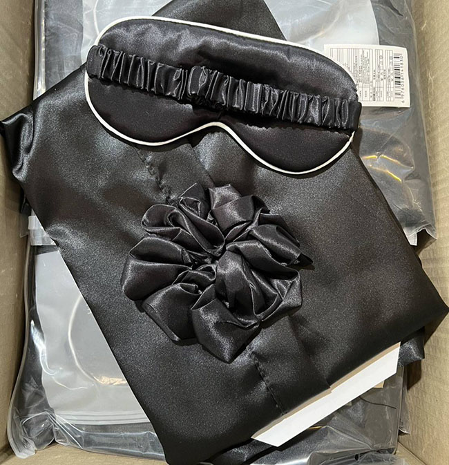 �ٻ�Ҿ���3 �ͧ�Թ��� : Kerastase Luxury Silk Set Limited Edition (No box) �絢ͧ��ѭ 3 ��� ��絨���ش�����մ� ��� silk ���ҧ�� + ��һԴ�� + �ҧ�Ѵ�������� �ش�����������ش�ѡ����� ������� ��ᾧ�ءͧ�����͹����� ���ѡ��͹���ѧ���դ��� �ҹ�������� ���������������֧����