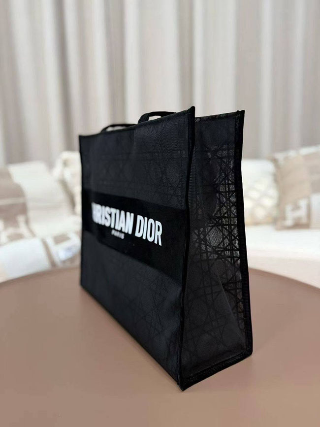 �ٻ�Ҿ���3 �ͧ�Թ��� : ������ Christian Dior Paris Beauty Black Lace Tote Bag �Թ��� GWP �ͧ�� 100% �����Ҵ����� ������� ���˹ѧ����բ�� ���º� ������ҡTote Bag ��˭� ���ͧ����� 41 x 38 x 15 ��. �о�����дǡ ���ǡ���ͧ��� �մ� �Ң��·Ͷ�� ����������͡�ѡɳ�ҡ Dio