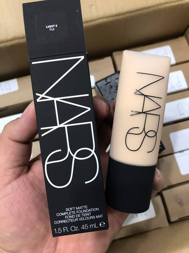 ٻҾ4 ͧԹ : NARS Soft Matte Complete Foundation 45 ml.  ͧҡ  Դ٧ ҧҧ繸ҵ ͺҧ ʺ¼ § ׹仡Ѻ ûԴдѺҹҧ֧٧ش ͧ ´-ᴧҡ شҧ Ш