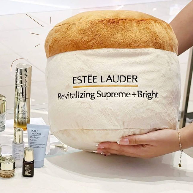 �ٻ�Ҿ���4 �ͧ�Թ��� : ��͹������ Estee Lauder Revitalizing Supreme ��͹��������Ҵ�˭������ش���������������������ҹ���ԧ �Թ��Ҿ���������ҡ�ҹ���������� ����Ѻ�١��ҷ����ͼ�Ե�ѳ���������Ź� Revitalizing Supreme ����͹ 2 in 1 ��ҹ������͹�ԧ��м����� �ç���