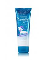 Bath & Body Works Frosted Snowberry 24 Hour Moisture Ultra Shea Body Cream 226g. บอดี้ครีมถนอมผิวกลิ่นหอมติดผิวกายนานตลอดวัน กลิ่นหอมใหม่ กลิ่นหอมผลแบลคเบอรี่ผสมกลิ่นคาราเมลกับกลิ่น Musk หอมสดชื่นค่ะ Bath & Body Works Frosted Snowberry 24 Hour Moisture Ultra Shea Body Cream 226g. บอดี้ครีมถนอมผิวกลิ่นหอมติดผิวกายนานตลอดวัน กลิ่นหอมใหม่ กลิ่นหอมผลแบลคเบอรี่ผสมกลิ่นคาราเมลกับกลิ่น Musk หอมสดชื่นค่ะ