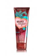 Bath & Body Works Velvet Sugar 24 Hour Moisture Ultra Shea Body Cream 226g. บอดี้ครีมถนอมผิว กลิ่นหอมติดผิวกายนานตลอดวัน กลิ่นหอมโทนผลไม้เบอร์รี่ แอปเปิ้ล และผลผลัมเจือกลิ่นมะลิบางๆ หอมมากคะ  Bath & Body Works Velvet Sugar 24 Hour Moisture Ultra Shea Body Cream 226g. บอดี้ครีมถนอมผิว กลิ่นหอมติดผิวกายนานตลอดวัน กลิ่นหอมโทนผลไม้เบอร์รี่ แอปเปิ้ล และผลผลัมเจือกลิ่นมะลิบางๆ หอมมากคะ