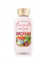 Bath & Body Works Honeycrisp Apple & Buttered Rum Orchard Shea & Vitamin E Body Lotion 236 ml. โลชั่นบำรุงผิวสุดพิเศษ กลิ่นหอมของแอปเปิ้ลผสมกับกลิ่นรัมอ่อนๆ และมีความหอมนุ่มของมัคส์ปลายๆกลิ่น หอ Bath & Body Works Honeycrisp Apple & Buttered Rum Orchard Shea & Vitamin E Body Lotion 236 ml. โลชั่นบำรุงผิวสุดพิเศษ กลิ่นหอมของแอปเปิ้ลผสมกับกลิ่นรัมอ่อนๆ และมีความหอมนุ่มของมัคส์ปลายๆกลิ่น หอ