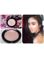 *พร้อมส่ง*Makeup Revolution MUR Vivid Baked Highlighter สี Peach Lights สีชมพูพีช เหมาะสำหรับสาวผิวขาว ไฮไลท์เนื้อฝุ่น ประกายชิมเมอร์แวววาว ทำให้หน้าดูสว่างมีมิติ โดดเด่น ด้วยเทคโนโลยีพิเศษ ทำให้เนื้อทาติดบนผิวทันที ไม่ร่วงและเป็นฝุ่นฟุ้งกระจาย ใครชอบลุคแ *พร้อมส่ง*Makeup Revolution MUR Vivid Baked Highlighter สี Peach Lights สีชมพูพีช เหมาะสำหรับสาวผิวขาว ไฮไลท์เนื้อฝุ่น ประกายชิมเมอร์แวววาว ทำให้หน้าดูสว่างมีมิติ โดดเด่น ด้วยเทคโนโลยีพิเศษ ทำให้เนื้อทาติดบนผิวทันที ไม่ร่วงและเป็นฝุ่นฟุ้งกระจาย ใครชอบลุคแ
