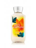 Bath & Body Works Wild Honeysuckle Shea & Vitamin E Body Lotion 236 ml. โลชั่นบำรุงผิวสุดพิเศษ กลิ่นหอมโทนผลไม้ มะนาว พีช และเมล่อน ผสมกลิ่นดอกฟรีเซีย มะลิ และกุหลาบ รวมกลิ่นหอมยอดฮิตไว้ในกลิ่นเดียว หอมคะ Bath & Body Works Wild Honeysuckle Shea & Vitamin E Body Lotion 236 ml. โลชั่นบำรุงผิวสุดพิเศษ กลิ่นหอมโทนผลไม้ มะนาว พีช และเมล่อน ผสมกลิ่นดอกฟรีเซีย มะลิ และกุหลาบ รวมกลิ่นหอมยอดฮิตไว้ในกลิ่นเดียว หอมคะ