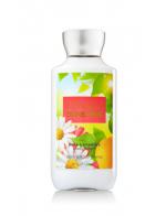 Bath & Body Works Love & Sunshine Shea & Vitamin E Body Lotion 236 ml. โลชั่นบำรุงผิวสุดพิเศษ กลิ่นหอมของดอกเดซี่ผสมกลิ่นหอมสดชื่นของมะนาวและสตรอเบอรี่ กระตุ้นความรู้สึกสดชื่นดั่งกลิ่นหอมของดอกไม้ยามเช้าคะ Bath & Body Works Love & Sunshine Shea & Vitamin E Body Lotion 236 ml. โลชั่นบำรุงผิวสุดพิเศษ กลิ่นหอมของดอกเดซี่ผสมกลิ่นหอมสดชื่นของมะนาวและสตรอเบอรี่ กระตุ้นความรู้สึกสดชื่นดั่งกลิ่นหอมของดอกไม้ยามเช้าคะ