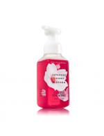 **พร้อมส่ง**Bath & Body Works Japanese Cherry Blossom Gentle Foaming Hand Soap 259 ml. โฟมล้างมือเนื้อโฟมนุ่ม อ่อนโยนต่อผิวบำรุงผิวให้ผิวนุ่มชุ่มชื่นไม่แห้งตึงหลังการใช้ กลิ่นดอกซากุระญี่ปุ่นหอมเตะจมูกตั้งแต่ครั้งแรกที่ได้กลิ่น ผสมกับกลิ่นวนิลานุ่มๆ 