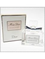 Christian Dior Miss Dior Blooming Bouquet Eau De Toilette ขนาดทดลอง 5 ml. หัวแต้มพร้อมกล่อง น้ำหอมที่ให้ความรู้สึกเป็นหญิงอย่างยิ่งนี้ รวมความหรูหราทั้งมวล ของดิออร์ไว้ในน้ำหอมกลิ่นละมุนละไมจากดอกไม้นานาพันธุ์ เย้ายวนใจด้วยกลิ่นหอมอ่อนๆ ของดอก Christian Dior Miss Dior Blooming Bouquet Eau De Toilette ขนาดทดลอง 5 ml. หัวแต้มพร้อมกล่อง น้ำหอมที่ให้ความรู้สึกเป็นหญิงอย่างยิ่งนี้ รวมความหรูหราทั้งมวล ของดิออร์ไว้ในน้ำหอมกลิ่นละมุนละไมจากดอกไม้นานาพันธุ์ เย้ายวนใจด้วยกลิ่นหอมอ่อนๆ ของดอก