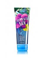 Bath & Body Works Honolulu Sun 24 Hour Moisture Ultra Shea Body Cream 226g. ครีมบำรุงผิวสุดเข้มข้น เติมความชุ่มชื่นให้กับผิวที่ต้องการการบำรุงเป็นพิเศษอีกทั้งมีกลิ่นหอมติดทนนาน มีกลิ่นหอมนุ่มๆของมะพร้าว กับมัคส์หอมละมุน และยังมีกลิ่นเฟรชสด Bath & Body Works Honolulu Sun 24 Hour Moisture Ultra Shea Body Cream 226g. ครีมบำรุงผิวสุดเข้มข้น เติมความชุ่มชื่นให้กับผิวที่ต้องการการบำรุงเป็นพิเศษอีกทั้งมีกลิ่นหอมติดทนนาน มีกลิ่นหอมนุ่มๆของมะพร้าว กับมัคส์หอมละมุน และยังมีกลิ่นเฟรชสด