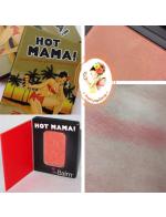 The Balm  HOT MAMA! Shadow / Blush ขนาดทดลอง 0.8 g. อายแชโดว์ที่สุดแสนเซ็กส์ซี่ & บลัชออนสวยจับใจ สีชมพูเหลือบพีช มาแบบสวยครบสูตร แอบมีไฮไลท์บางเบา แต้มเบาๆเพิ่มความเย้ายวนให้ริมฝีปากเมื่อมีแสงตกกระทบ ทุกสรรพสิ่งรวมอยู่ในแพคเกจที่พร้อมพกพา The Balm  HOT MAMA! Shadow / Blush ขนาดทดลอง 0.8 g. อายแชโดว์ที่สุดแสนเซ็กส์ซี่ & บลัชออนสวยจับใจ สีชมพูเหลือบพีช มาแบบสวยครบสูตร แอบมีไฮไลท์บางเบา แต้มเบาๆเพิ่มความเย้ายวนให้ริมฝีปากเมื่อมีแสงตกกระทบ ทุกสรรพสิ่งรวมอยู่ในแพคเกจที่พร้อมพกพา