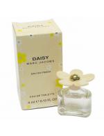 Marc Jacobs Daisy Eau So Fresh EDT ขนาดทดลอง 4 ml. ความหอมสดชื่น และเสน่ห์อันน่าหลงใหลของกลิ่นหอม แนวกลิ่นผลไม้ และดอกไม้แสนเย้ายวนใจ การออกแบบขวดจะออกแบบให้สูงกว่าและฝาจะออกแบบให้มีดอก Daisy ที่มีสีสันมากกว่า ฝาเป็นดอกเดซี่น่ารัก สีขาว ชมพู แ Marc Jacobs Daisy Eau So Fresh EDT ขนาดทดลอง 4 ml. ความหอมสดชื่น และเสน่ห์อันน่าหลงใหลของกลิ่นหอม แนวกลิ่นผลไม้ และดอกไม้แสนเย้ายวนใจ การออกแบบขวดจะออกแบบให้สูงกว่าและฝาจะออกแบบให้มีดอก Daisy ที่มีสีสันมากกว่า ฝาเป็นดอกเดซี่น่ารัก สีขาว ชมพู แ