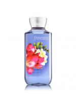 Bath & Body Works Freesia Shea & Vitamin E Shower Gel 295ml. เจลอาบน้ำกลิ่นหอมติดกายนานตลอดวัน กลิ่นหอมโทนดอกไม้ ดอกฟรีเซีย ผสมกลิ่นหอมชองมัคส์ เปลือกไม้ หอมเหมือนช่อดอกไม้บูเก้ที่มีดอกไม้พันธุ์ไม้หลากหลายชนิด Bath & Body Works Freesia Shea & Vitamin E Shower Gel 295ml. เจลอาบน้ำกลิ่นหอมติดกายนานตลอดวัน กลิ่นหอมโทนดอกไม้ ดอกฟรีเซีย ผสมกลิ่นหอมชองมัคส์ เปลือกไม้ หอมเหมือนช่อดอกไม้บูเก้ที่มีดอกไม้พันธุ์ไม้หลากหลายชนิด