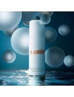 LA MER The New Moisturizing Matte Lotion 50ml. โลชั่นที่จะมอบผลลัพธ์สู่ผิวชุ่มชื้น ในลุคแมทท์ ฟื้นบำรุงผิวให้ดูสดใส อ่อนเยาว์ และเนียนละเอียด รับมือกับสัญญาณแห่งความร่วงโรย ความมันและรูขุมขนดูลดเลือนลง ให้คุณได้ค้นพบผิวที่ดูสมดุลและสดชื่นกว่าท LA MER The New Moisturizing Matte Lotion 50ml. โลชั่นที่จะมอบผลลัพธ์สู่ผิวชุ่มชื้น ในลุคแมทท์ ฟื้นบำรุงผิวให้ดูสดใส อ่อนเยาว์ และเนียนละเอียด รับมือกับสัญญาณแห่งความร่วงโรย ความมันและรูขุมขนดูลดเลือนลง ให้คุณได้ค้นพบผิวที่ดูสมดุลและสดชื่นกว่าท