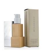 BURBERRY Bright Glow Foundation SPF30 PA+++ 30ml. รองพื้นที่มอบผิวแลดูกระจ่างใส เรียบเนียนเป็นธรรมชาติ เนื้อสัมผัสบางเบาเสมือนผิวมอบความปกปิดและช่วยปรับโทนผิวให้แลดูสม่ำเสมอเพื่อผิวสวยกระจ่างใสสมบูรณ์แบบ อีกทั้งยังช่วยบำรุงผิวให้ชุ่มชื่นสดใสตลอด BURBERRY Bright Glow Foundation SPF30 PA+++ 30ml. รองพื้นที่มอบผิวแลดูกระจ่างใส เรียบเนียนเป็นธรรมชาติ เนื้อสัมผัสบางเบาเสมือนผิวมอบความปกปิดและช่วยปรับโทนผิวให้แลดูสม่ำเสมอเพื่อผิวสวยกระจ่างใสสมบูรณ์แบบ อีกทั้งยังช่วยบำรุงผิวให้ชุ่มชื่นสดใสตลอด