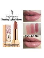 YSL Yves Saint Laurent Rouge Pur Couture Lipstick Dazzling Lights Edition #70 Le Nu 3.8 g. ลิปสติกแบรนด์หรูแท่งสีทอง เนื้อซาตินละเอียดช่วยให้คุณสวยโดดเด่นมีเอกลักษณ์กว่าใคร ลิปสติกให้เนื้อสัมผัสนุ่ม เนื้อสีชัดติดทนพร้อมให้ความชุ่มชื้นยาวนานตลอ
