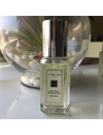 Jo Malone London Lime Basil & Mandarin Cologne ขนาดทดลอง 9 ml. โคโลญจน์ กลิ่นหอมยอดนิยมที่สุดกลิ่นหนึ่งของโจ มาโลน ลอนดอน กลิ่นหอมหรูหราเย้ายวนใจ มอบกลิ่นอายแห่งสัมผัสที่สดชื่นหอมสุขสดใส แรงบันดาลใจจากท้องทะเลแคริบเบี้ยน เกรียวคลื่น กลิ่นส Jo Malone London Lime Basil & Mandarin Cologne ขนาดทดลอง 9 ml. โคโลญจน์ กลิ่นหอมยอดนิยมที่สุดกลิ่นหนึ่งของโจ มาโลน ลอนดอน กลิ่นหอมหรูหราเย้ายวนใจ มอบกลิ่นอายแห่งสัมผัสที่สดชื่นหอมสุขสดใส แรงบันดาลใจจากท้องทะเลแคริบเบี้ยน เกรียวคลื่น กลิ่นส