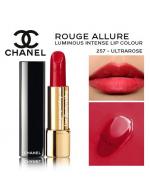 Chanel Rouge Allure Luminous Intense Lip Colour #257 Ultrarose 3.5 g. ลิปสติกเพื่อสีสันเปล่งประกายเด่นชัด มอบความมีชีวิตชีวาและเปล่งประกาย ด้วยเนื้อสัมผัสบางเบาเป็นพิเศษ ซึมซาบอย่างรวดเร็ว เปรียบเสมือนผิวที่สอง เฉดสีอันเด่นชัดหลากหลาย สำหรับสไ