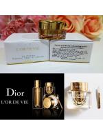 Dior L'Or De Vie La Creme Contour Yeux et Levres ขนาดทดลอง 3 ml. ครีมบำรุงผิวรอบดวงตาและริมฝีปาก มีประสิทธิภาพการต่อต้านริ้วรอย ด้วยเนื้อครีมที่ยอดเยี่ยมและละลายสู่ผิวได้อย่างรวดเร็ว บำรุงผิวที่เอียดอ่อนมากที่สุดของรอบดวงตาและปาก กำจัดรอยคล Dior L'Or De Vie La Creme Contour Yeux et Levres ขนาดทดลอง 3 ml. ครีมบำรุงผิวรอบดวงตาและริมฝีปาก มีประสิทธิภาพการต่อต้านริ้วรอย ด้วยเนื้อครีมที่ยอดเยี่ยมและละลายสู่ผิวได้อย่างรวดเร็ว บำรุงผิวที่เอียดอ่อนมากที่สุดของรอบดวงตาและปาก กำจัดรอยคล