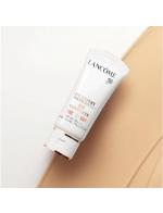 Lancome UV Expert Youth Shield BB Complete 2 SPF 50+ PA++++ 30 ml. ครีมกันแดด BB สำหรับผิวเหลือง สูตรปรับปรุงใหม่ ปรับสีผิวกระจ่างใส ปรับสีผิวให้สม่ำเสมอ อำพรางจุดด่างดำ ให้ผิวเปล่งประกาย ความกระจ่างใส เพียงไม่กี่วินาที ให้ผลลัพทธ์เหมือนการปกป Lancome UV Expert Youth Shield BB Complete 2 SPF 50+ PA++++ 30 ml. ครีมกันแดด BB สำหรับผิวเหลือง สูตรปรับปรุงใหม่ ปรับสีผิวกระจ่างใส ปรับสีผิวให้สม่ำเสมอ อำพรางจุดด่างดำ ให้ผิวเปล่งประกาย ความกระจ่างใส เพียงไม่กี่วินาที ให้ผลลัพทธ์เหมือนการปกป