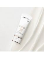 Lancome UV Expert Youth Shield Aqua Gel SPF 50 PA++++ 30 ml. กันแดดเนื้อเจลคุมมัน สูตรปรับปรุงใหม่ เนื้อเจลชุ่มชื่นดุจน้ำเบาสบายผิว เกลี่ยง่าย ไม่เหนียวเหนอะหนะ ผสานส่วนผสมสำคัญชนิดใหม่ในการฟื้นบำรุงผิวพร้อมคุณสมบัติแอนติออกซิแดนท์ Lancome UV Expert Youth Shield Aqua Gel SPF 50 PA++++ 30 ml. กันแดดเนื้อเจลคุมมัน สูตรปรับปรุงใหม่ เนื้อเจลชุ่มชื่นดุจน้ำเบาสบายผิว เกลี่ยง่าย ไม่เหนียวเหนอะหนะ ผสานส่วนผสมสำคัญชนิดใหม่ในการฟื้นบำรุงผิวพร้อมคุณสมบัติแอนติออกซิแดนท์