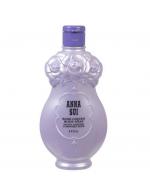 Anna Sui Rose Liquid Body Soap 250 ml. สบู่เหลวอาบน้ำ ทำให้การอาบนำ้ของคุณจะมีแต่ความสุข ด้วยกลิ่นหอมของกุหลาบบริสุทธิ์ เนื้อโฟมที่อุดมไปด้วยครีมจะช่วยให้ผิวเนียนนุ่มชุ่มชื่นไม่แห้งตึงเป็นสบู่เหลวสีม่วงที่ช่วยทำความสะอาดและให้ความชุ่มชื่นแก่ผิ