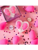 Beautyblender BBF Kit (Limited Edition) เซ็ทฟองน้ำสีชมพูฟรุ้งฟริ้งแต่งหน้ารุ่น original 2 ชิ้นในราคาสุดคุ้ม !!!! กล่องเก็บรูปหัวใจ แยกออกได้เป็น 2 ชิ้น ตัวช่วยในการเกลี่ยรองพื้น ไพรเมอร์ คอนซีลเลอร์ makeup base แป้ง บลัชเนื้อครีม ฯลฯ ได้อย่างม