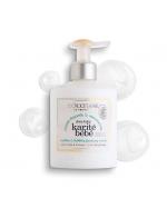 L'OCCITANE Shea Baby Cuddles & Bubbles Foaming Cream 300ml. โฟมอาบน้ำเนื้อครีมนุ่มๆ เนื้อครีมจะกลายเป็นฟองโฟมหนานุ่มที่อ่อนโยนต่อผิวหนัง เส้นผม และหนังศีรษะของลูกน้อย ไม่ระคายเคืองต่อดวงตา มีส่วนผสมของสารสกัดจากธรรมชาติ ได้แก่ เชีย บัตเตอร์ และกล L'OCCITANE Shea Baby Cuddles & Bubbles Foaming Cream 300ml. โฟมอาบน้ำเนื้อครีมนุ่มๆ เนื้อครีมจะกลายเป็นฟองโฟมหนานุ่มที่อ่อนโยนต่อผิวหนัง เส้นผม และหนังศีรษะของลูกน้อย ไม่ระคายเคืองต่อดวงตา มีส่วนผสมของสารสกัดจากธรรมชาติ ได้แก่ เชีย บัตเตอร์ และกล