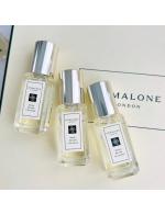 Jo Malone London Rose Blush Cologne ขนาดทดลอง 9 ml. โคโลญจน์น้ำหอมสำหรับผู้หญิง คอลเลคชั่นสำหรับคนอินเลิฟกุหลาบ ต้องห้ามพลาด! กลีบกุหลาบที่บอบบางถูกจับมาใส่ไว้ในเยลลี่แสนอร่อย เสน่ห์ของกลีบดอกสีชมพูระเรื่อคือแรงบันดาลใจของสูตรการถนอมอาหารที่ล้ำค่า ใบเบซิล Jo Malone London Rose Blush Cologne ขนาดทดลอง 9 ml. โคโลญจน์น้ำหอมสำหรับผู้หญิง คอลเลคชั่นสำหรับคนอินเลิฟกุหลาบ ต้องห้ามพลาด! กลีบกุหลาบที่บอบบางถูกจับมาใส่ไว้ในเยลลี่แสนอร่อย เสน่ห์ของกลีบดอกสีชมพูระเรื่อคือแรงบันดาลใจของสูตรการถนอมอาหารที่ล้ำค่า ใบเบซิล
