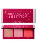 Benefit Chocolicious Cheeks Mini Bronzer & Blush Palette 3x2.5g (Limited Edition) พาเลทบรอนเซอร์และบลัชขนาดมินิ ที่จะช่วยเติมสีสันให้กับพวงแก้มของคุณ ประกอบด้วยบรอนเซอร์ สี Hoola (สินค้าขายดีของ Benefit Cosmetics) จะทำให้พวงแก้มของคุณดูอบอุ่นขึ้นในทัน Benefit Chocolicious Cheeks Mini Bronzer & Blush Palette 3x2.5g (Limited Edition) พาเลทบรอนเซอร์และบลัชขนาดมินิ ที่จะช่วยเติมสีสันให้กับพวงแก้มของคุณ ประกอบด้วยบรอนเซอร์ สี Hoola (สินค้าขายดีของ Benefit Cosmetics) จะทำให้พวงแก้มของคุณดูอบอุ่นขึ้นในทัน