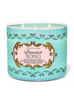 Bath & Body Works Sweetest Song 3-Wick Candle 411 g. เทียนหอมสุดพิเศษ ขนาดใหญ่ มี 3 ไส้เทียน กระจายกลิ่นหอมได้ทั่วห้อง กลิ่นหอมดั่งดนตรีที่พาคุณย้อนวันวานกลับไปในวันดีที่สุด ด้วยกลิ่นของราสเบอร์รี่สีชมพู, เกล็ดน้ำตาล และมัสก์ปั่น Bath & Body Works Sweetest Song 3-Wick Candle 411 g. เทียนหอมสุดพิเศษ ขนาดใหญ่ มี 3 ไส้เทียน กระจายกลิ่นหอมได้ทั่วห้อง กลิ่นหอมดั่งดนตรีที่พาคุณย้อนวันวานกลับไปในวันดีที่สุด ด้วยกลิ่นของราสเบอร์รี่สีชมพู, เกล็ดน้ำตาล และมัสก์ปั่น