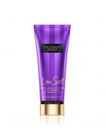 Victoria's Secret Love Spell Fragrant Hand & Body Cream 200ml. บอดี้ครีมน้ำหอมสูตรบำรุงเข้มข้น กลิ่นนี้จะเป็นกลิ่นหอมคล้ายซูกัส ออกเปรี้ยวซนและหวานหอมลงตัวมีส่วนผสมของกลิ่นลูกพีช/มะลิขาว/และดอกซากุระได้กลิ่นแล้วเป็นต้องหลงเสน่ห์ ในแบบ Victoria's Secret Love Spell Fragrant Hand & Body Cream 200ml. บอดี้ครีมน้ำหอมสูตรบำรุงเข้มข้น กลิ่นนี้จะเป็นกลิ่นหอมคล้ายซูกัส ออกเปรี้ยวซนและหวานหอมลงตัวมีส่วนผสมของกลิ่นลูกพีช/มะลิขาว/และดอกซากุระได้กลิ่นแล้วเป็นต้องหลงเสน่ห์ ในแบบ