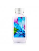 Bath & Body Works Secret Wonderland Shea & Vitamin E Body Lotion 236 ml. โลชั่นถนอมผิว มีกลิ่นหอมติดผิวกายนานตลอดวัน กลิ่นนี้คล้ายน้ำหอมนะคะ มีกลิ่นของผลไม้ กลิ่นจะออกใสๆค่ะ ได้ฟิวส์คล้าย Sweet Pea คิดว่าสาวๆหลายคนที่ได้ลองกลิ่นนี้ คงต Bath & Body Works Secret Wonderland Shea & Vitamin E Body Lotion 236 ml. โลชั่นถนอมผิว มีกลิ่นหอมติดผิวกายนานตลอดวัน กลิ่นนี้คล้ายน้ำหอมนะคะ มีกลิ่นของผลไม้ กลิ่นจะออกใสๆค่ะ ได้ฟิวส์คล้าย Sweet Pea คิดว่าสาวๆหลายคนที่ได้ลองกลิ่นนี้ คงต