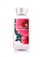 Bath & Body Works Midnight Pomegranate Shea & Vitamin E Body Lotion 236 ml. โลชั่นบำรุงผิวสุดพิเศษ กลิ่นนี้จะหอมทับทิม คล้ายๆพวกน้ำผลไม้ทับทิมค่ะหอมกลิ่นพีชและส้ม ผสมกับวนิลานุ่มๆอ่อนๆ ให้ความรู้สึกอบอุ่น คล้ายอยู่ในบรรยากาศของพระอาทิต Bath & Body Works Midnight Pomegranate Shea & Vitamin E Body Lotion 236 ml. โลชั่นบำรุงผิวสุดพิเศษ กลิ่นนี้จะหอมทับทิม คล้ายๆพวกน้ำผลไม้ทับทิมค่ะหอมกลิ่นพีชและส้ม ผสมกับวนิลานุ่มๆอ่อนๆ ให้ความรู้สึกอบอุ่น คล้ายอยู่ในบรรยากาศของพระอาทิต