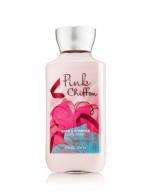 Bath & Body Works Pink Chiffon Shea & Vitamin E Body Lotion 236 ml. โลชั่นบำรุงผิวสุดพิเศษ กลิ่นหอมใหม่ที่หอมมากๆ กลิ่นของผลแพร ผสมกับกลิ่นของกล้วยไม้ กลิ่นวนิลานุ่มๆ และกลิ่น Chiffon Musk ผสมผสานกลิ่นได้หอมหวานลงตัวสุดๆคะ Bath & Body Works Pink Chiffon Shea & Vitamin E Body Lotion 236 ml. โลชั่นบำรุงผิวสุดพิเศษ กลิ่นหอมใหม่ที่หอมมากๆ กลิ่นของผลแพร ผสมกับกลิ่นของกล้วยไม้ กลิ่นวนิลานุ่มๆ และกลิ่น Chiffon Musk ผสมผสานกลิ่นได้หอมหวานลงตัวสุดๆคะ