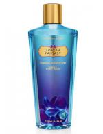 Victoria's Secret Lost in Fantasy Daily Body Wash 250 ml. *รุ่น Fantasies หอมกลิ่นกีวี่โดดเด่น ให้ความรู้สึกซุกซน ทว่าซ่อนความนุ่มนวล เมื่อมีกลิ่นของกล้วยไม้บราซิลผสมอยู่ เสมือนสาววัยแรกรุ่นที่มีทั้งความน่ารัก และอ่อนหวาน  Victoria's Secret Lost in Fantasy Daily Body Wash 250 ml. *รุ่น Fantasies หอมกลิ่นกีวี่โดดเด่น ให้ความรู้สึกซุกซน ทว่าซ่อนความนุ่มนวล เมื่อมีกลิ่นของกล้วยไม้บราซิลผสมอยู่ เสมือนสาววัยแรกรุ่นที่มีทั้งความน่ารัก และอ่อนหวาน