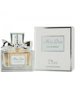 Miss Dior Eau De Parfum 5 ml. (มีกล่อง)หัวน้ำหอมแบบแต้ม ของดิออร์ กลิ่น Floral Chypre ที่ให้ความสดชื่นและความหวาน พร้อมเผยเอกลักษณ์ความโก้หรู ที่ผสมผสานกันด้วยแมนดารินอิตาลี่,แทงเจอรีน,ใบสตรอเบอร์รี่,จัสมินอียิปต์และไวโอเล็ต ผสมด้วยคาราเมลป Miss Dior Eau De Parfum 5 ml. (มีกล่อง)หัวน้ำหอมแบบแต้ม ของดิออร์ กลิ่น Floral Chypre ที่ให้ความสดชื่นและความหวาน พร้อมเผยเอกลักษณ์ความโก้หรู ที่ผสมผสานกันด้วยแมนดารินอิตาลี่,แทงเจอรีน,ใบสตรอเบอร์รี่,จัสมินอียิปต์และไวโอเล็ต ผสมด้วยคาราเมลป